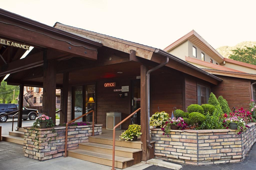 Glenwood Springs Cedar Lodge Bagian luar foto